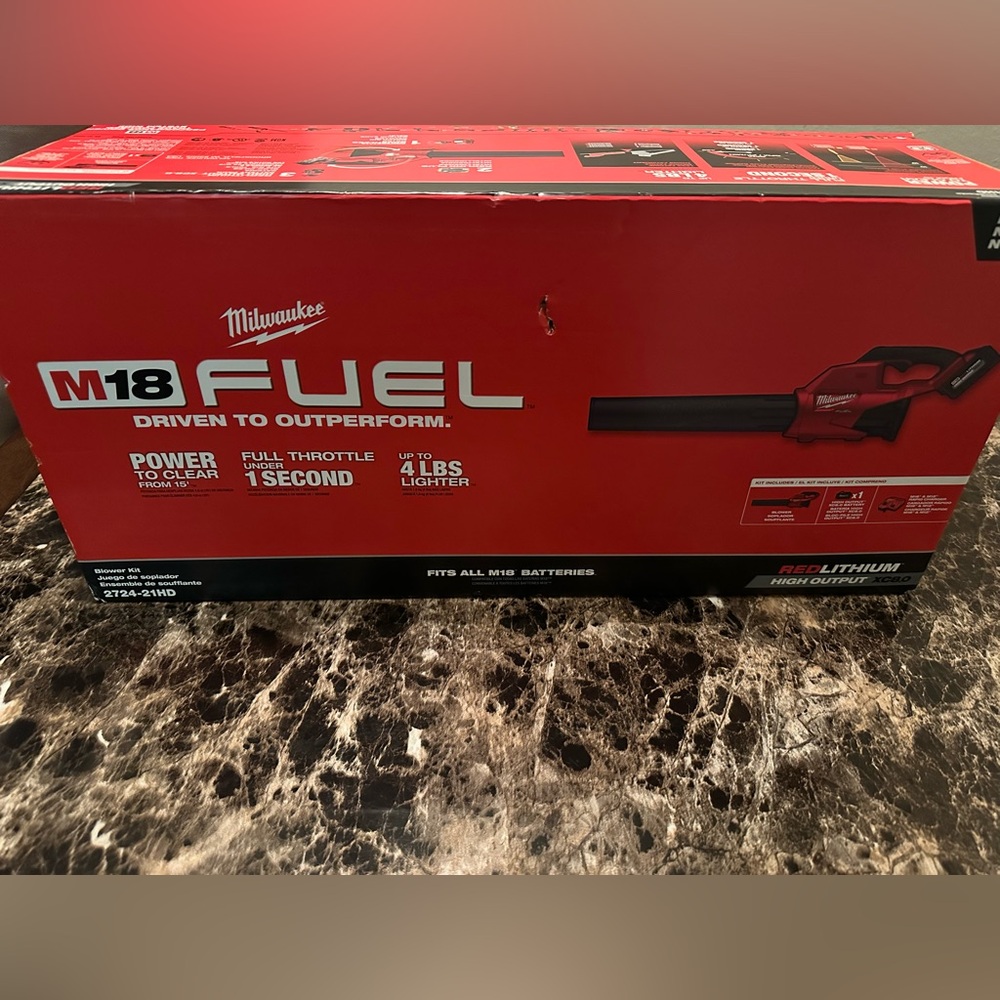 Milwaukee blower new came with battery and charger